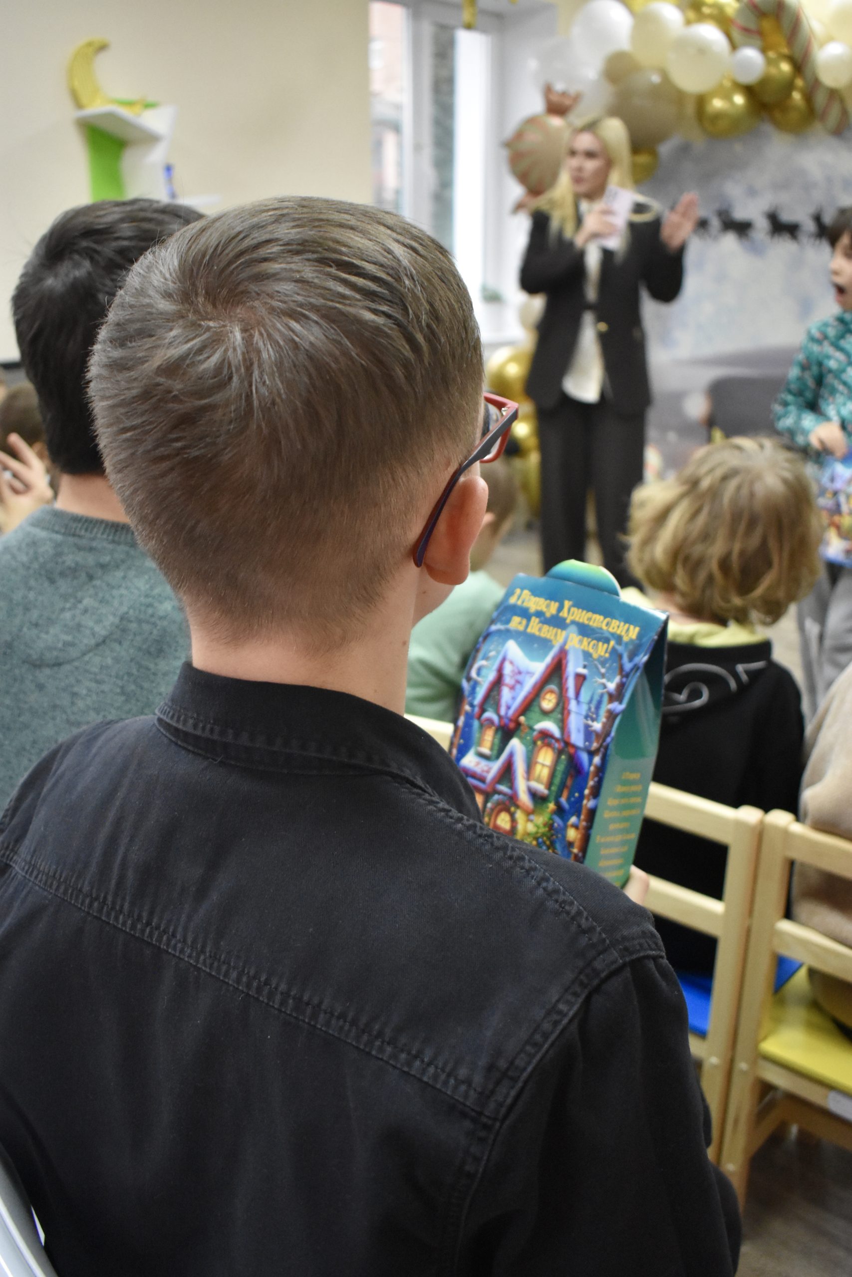 Казкові гості, яскраві емоції та дитячі усмішки: у Коростенському ІРЦ відбулося тепле святкове дійство