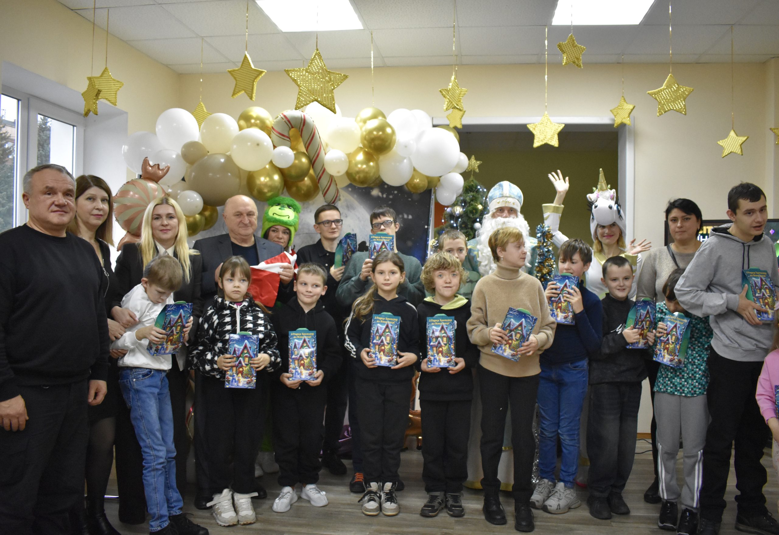 Казкові гості, яскраві емоції та дитячі усмішки: у Коростенському ІРЦ відбулося тепле святкове дійство