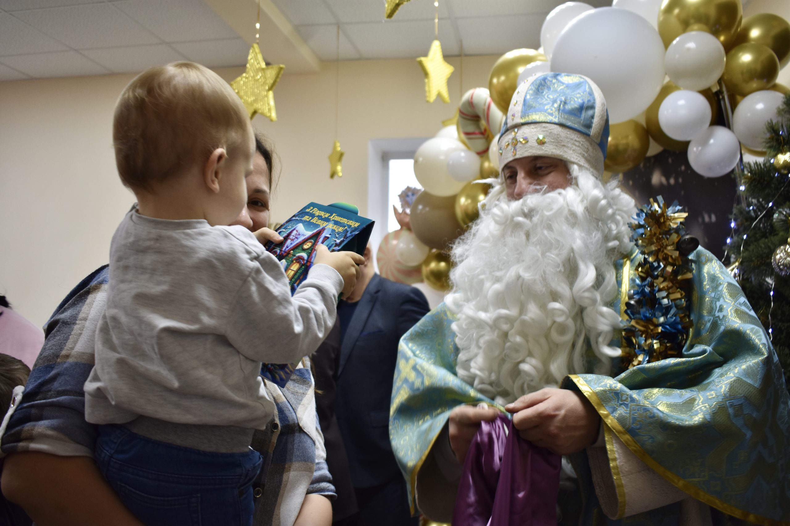 Казкові гості, яскраві емоції та дитячі усмішки: у Коростенському ІРЦ відбулося тепле святкове дійство