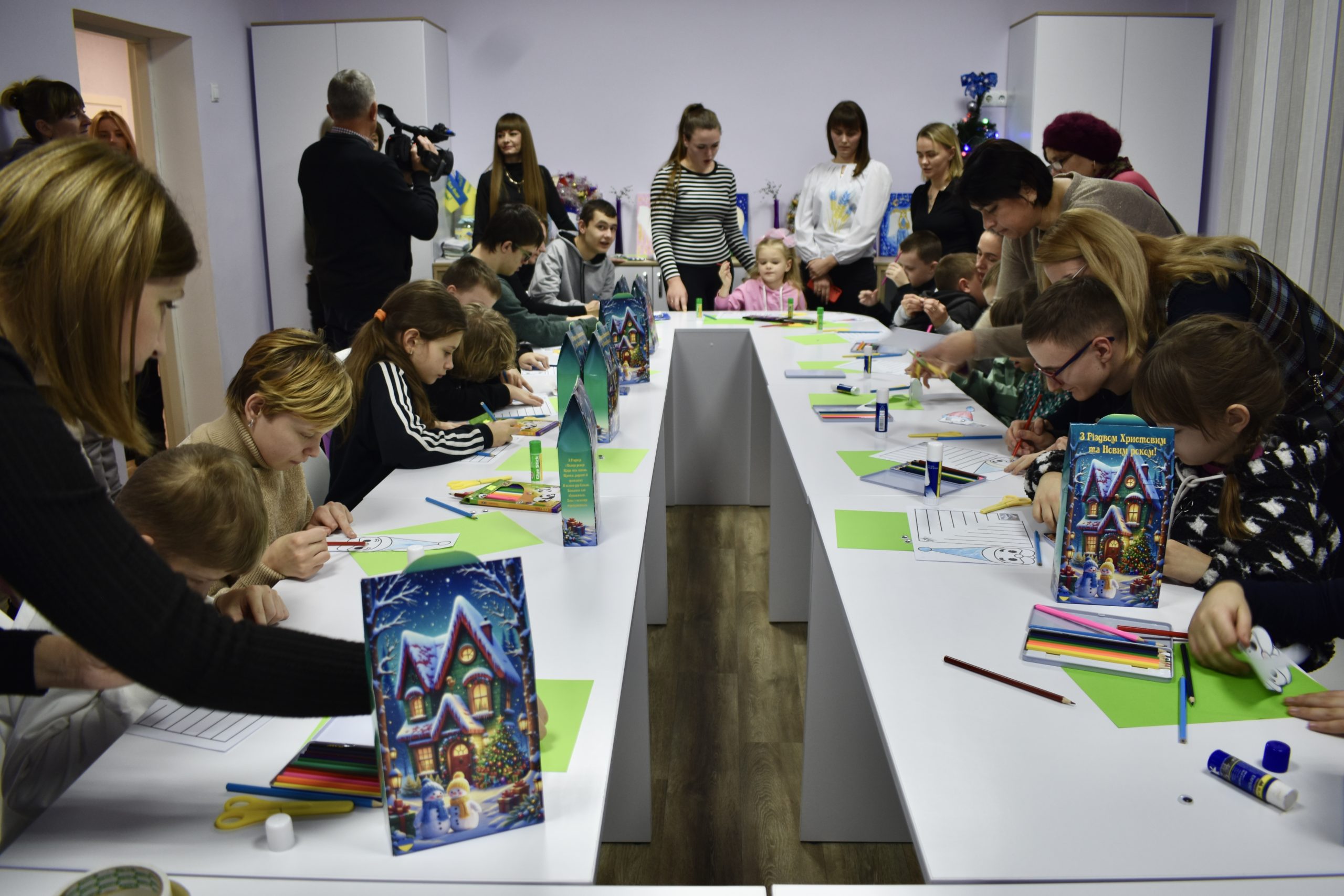 Казкові гості, яскраві емоції та дитячі усмішки: у Коростенському ІРЦ відбулося тепле святкове дійство