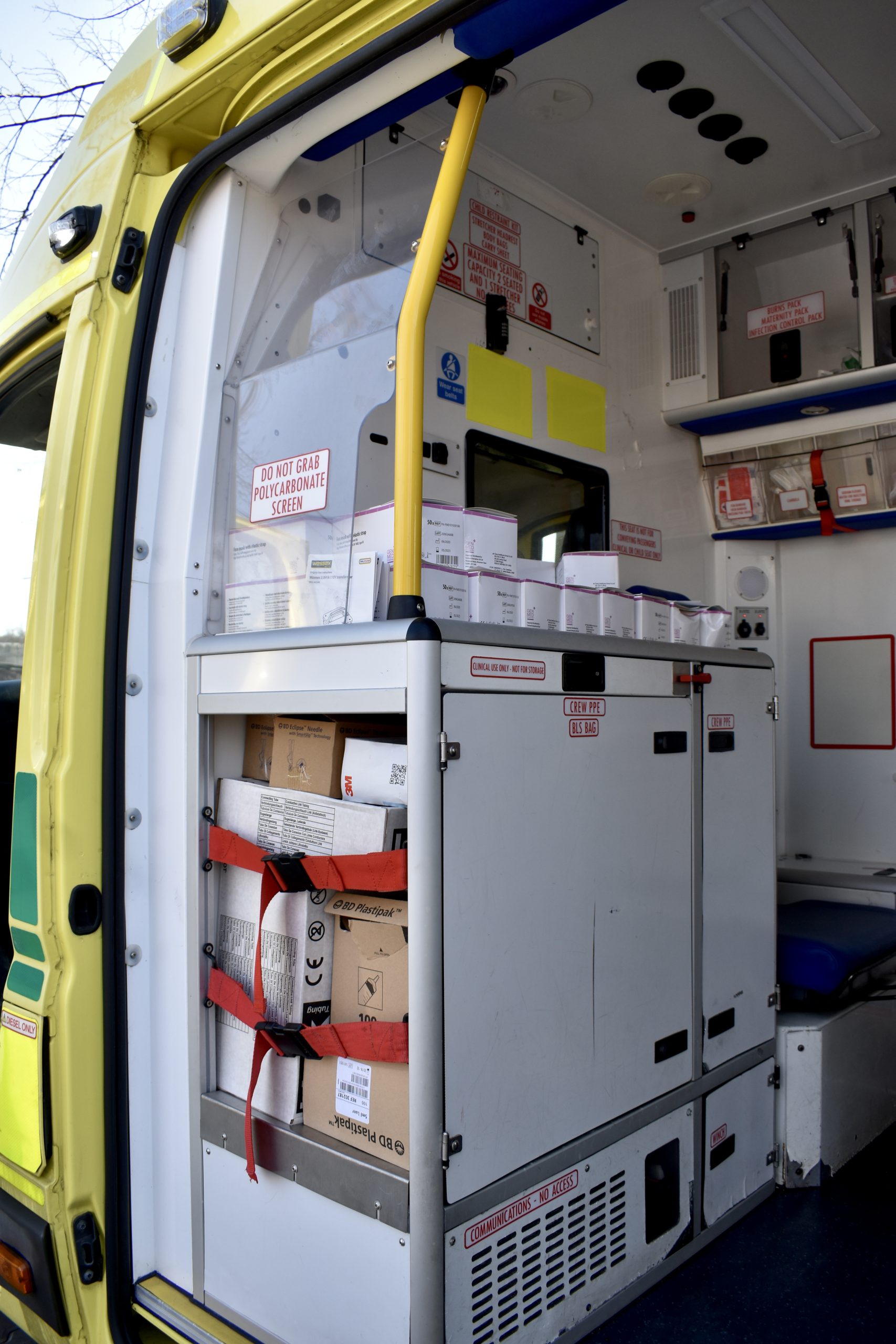 Ще одне підсилення для медиків і громади: у Коростенській центральній міській лікарні презентували новий реанімаційний автомобіль