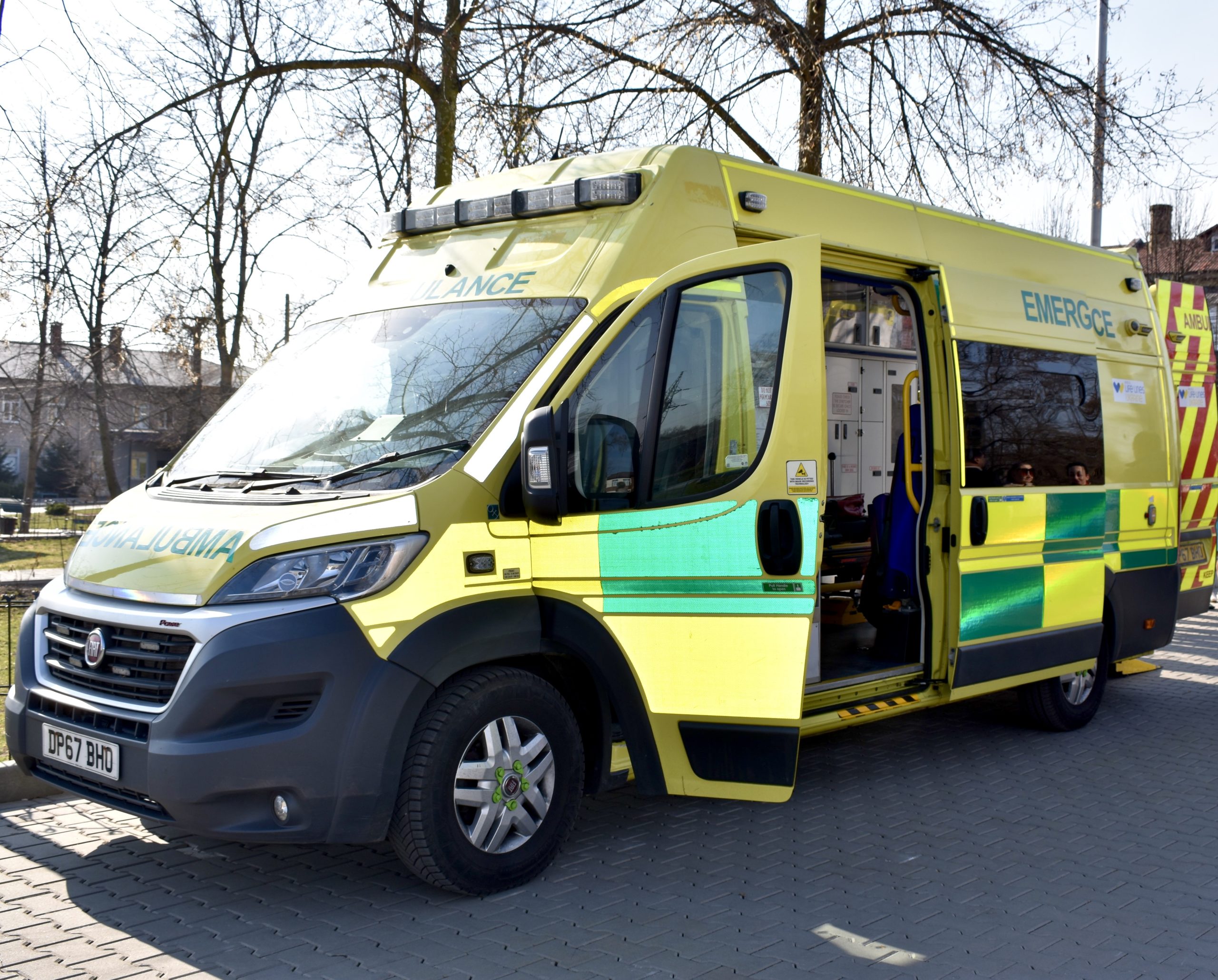 Ще одне підсилення для медиків і громади: у Коростенській центральній міській лікарні презентували новий реанімаційний автомобіль