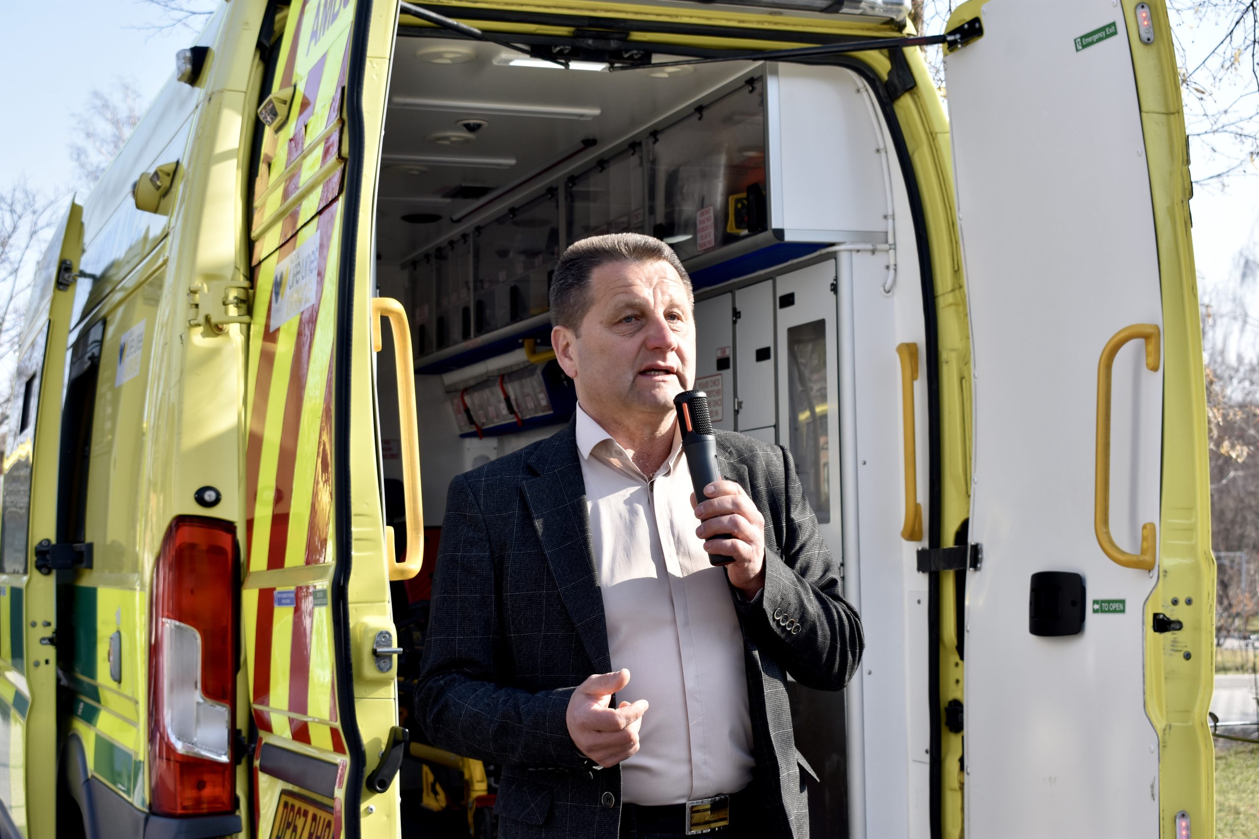 Ще одне підсилення для медиків і громади: у Коростенській центральній міській лікарні презентували новий реанімаційний автомобіль