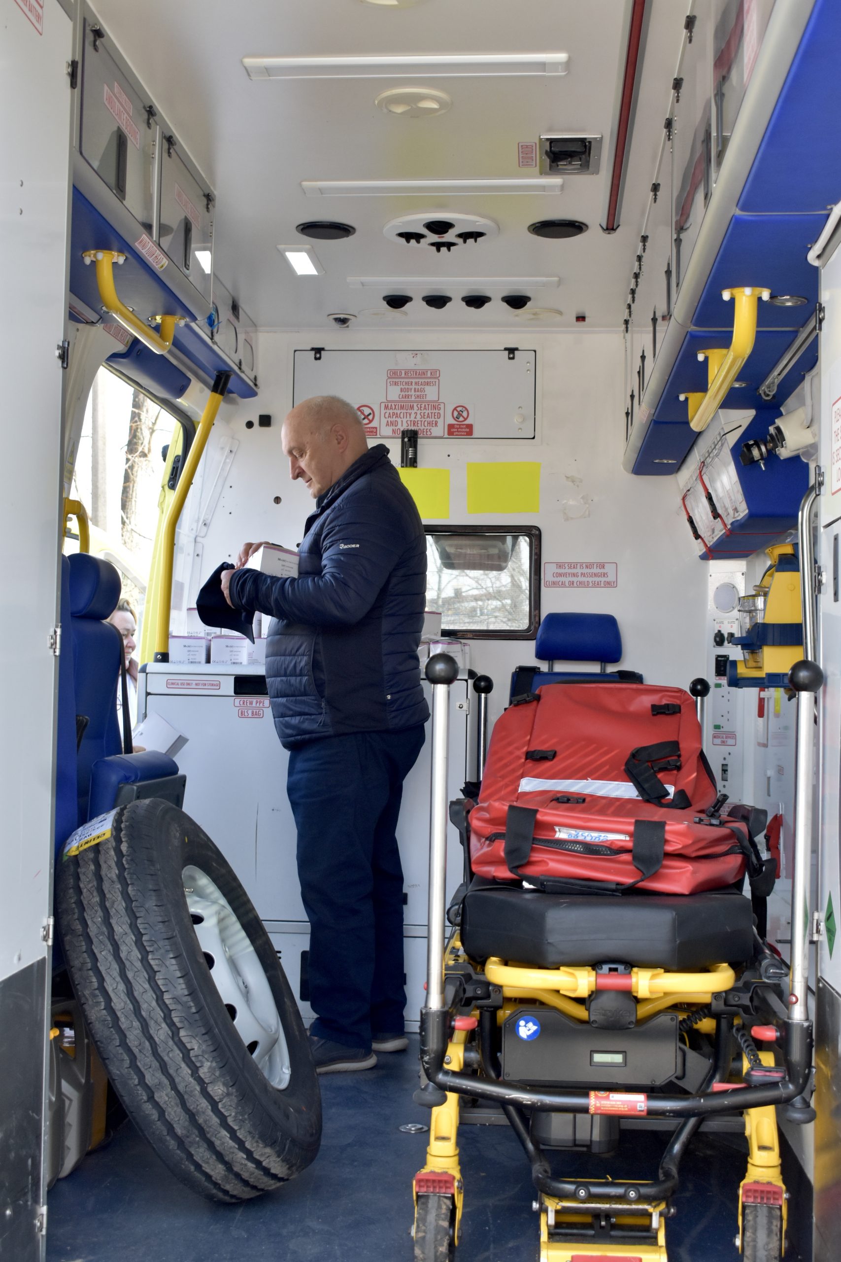 Ще одне підсилення для медиків і громади: у Коростенській центральній міській лікарні презентували новий реанімаційний автомобіль