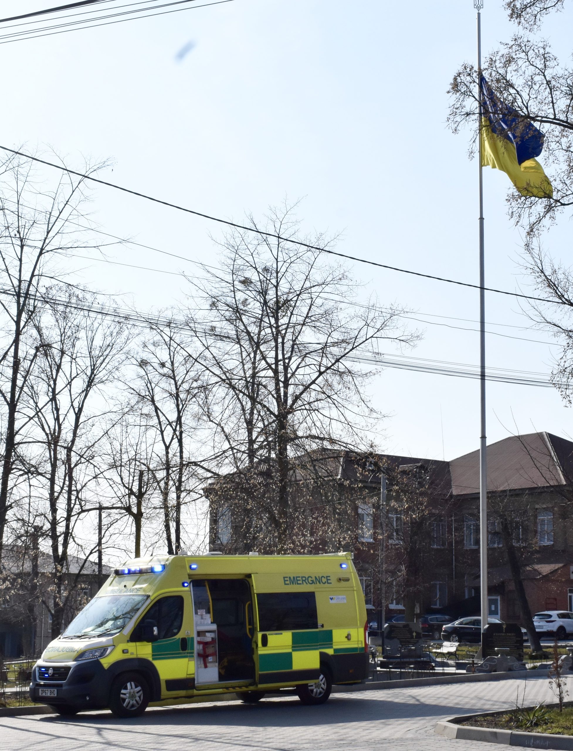 Ще одне підсилення для медиків і громади: у Коростенській центральній міській лікарні презентували новий реанімаційний автомобіль